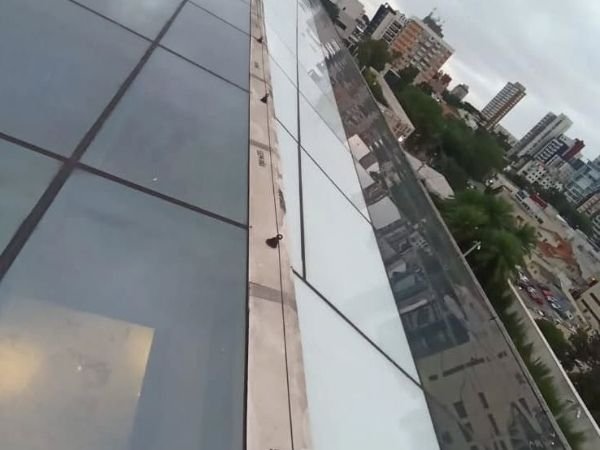 Aplicação profissional de película arquitetônica